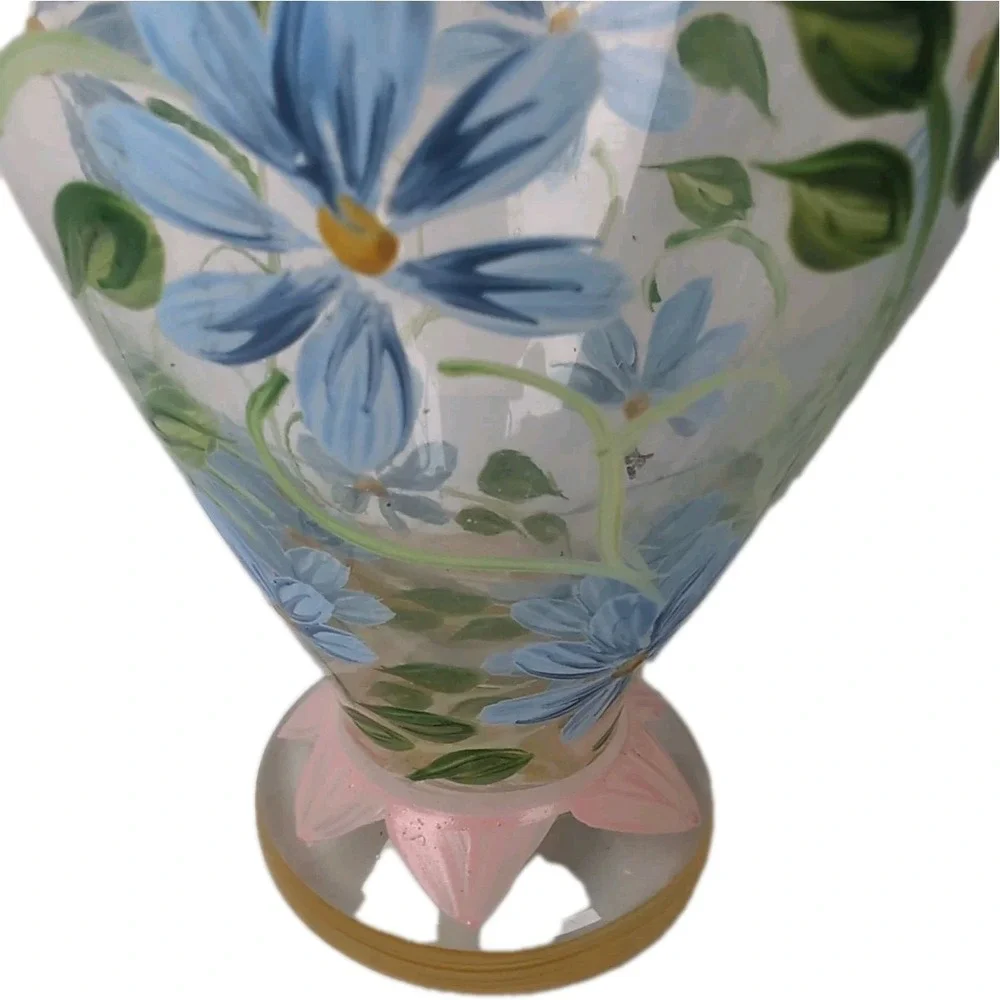 Set of 2 Tracy Porter Hand Painted Art Glass Floral Vases Scalloped Rim 6.5